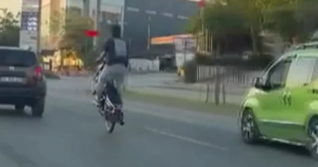 Bursa’da motosikletli maganda kamerada: Herkesin canını hayatını tehlikeye attı VİDEO İZLE