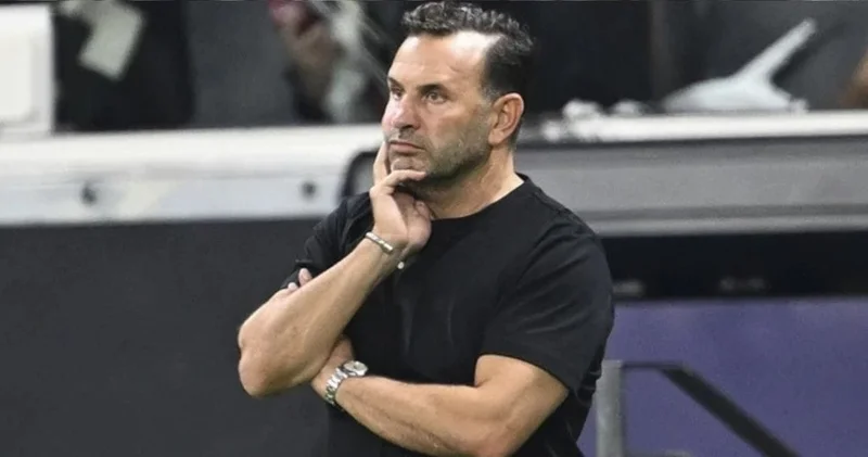 Okan Buruk a 2 futbolcu bozuldu dedi ve İlk 11 den kesilecek yıldızı açıkladı