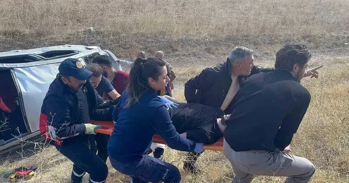 Şarampole uçan otomobildeki 4 kişi yaralandı