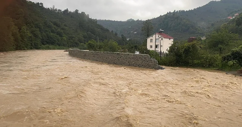 4 ile turuncu kodlu gök gürültülü sağanak uyarısı