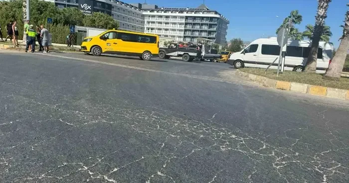 Manavgat ta elektrikli bisiklet kazası: 3 yaralı