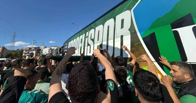 Kocaelisporlu taraftarlar takımlarını yalnız bırakmadı Futbol Haberleri