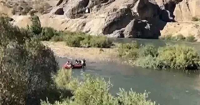 Beyhan Barajı’nda kapaklar açıldı: 4 kişi mahsur kaldı Elazığ Haberleri
