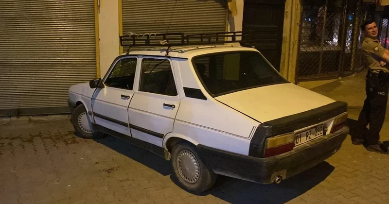 Adana da otomobil duvara çarptı: 3 yaralı Sözcü Gazetesi