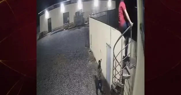 Meksika da akılalmaz soygun girişimi! Güvenlik görevlisi hırsızlara acımadı
