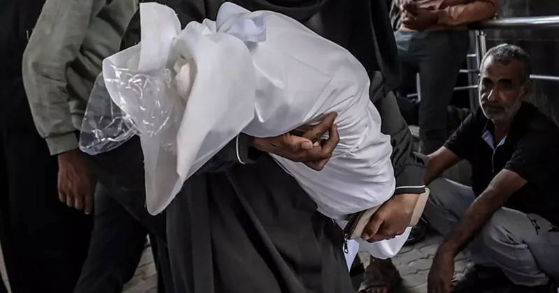 7 aylık bebek annesinin kucağında İsrail kurşunuyla can verdi