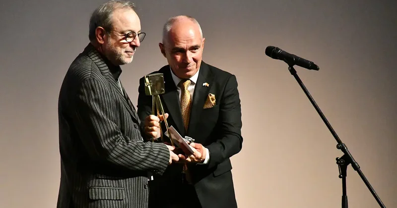 Türk sinemasının onur gününde Gazze unutulmadı... Semih Kaplanoğlu özel ödülün sahibi oldu
