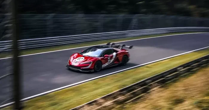 Bugatti yi geride bıraktı: Dünyanın en hızlı seri üretim otomobili rekorunun artık yeni bir sahibi var!