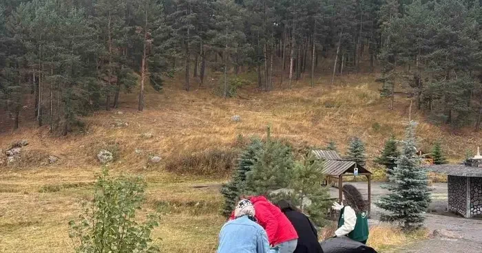 Dünya Temizlik Günü nde Sarıkamış ta gençlerden örnek davranış