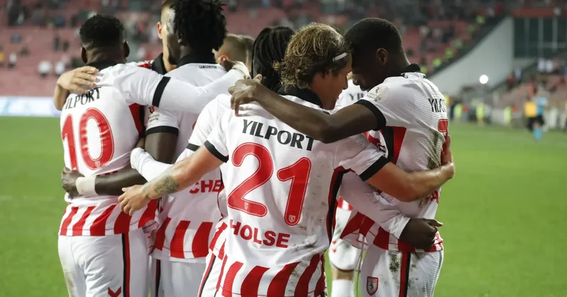 Süper Lig de sakarlıkların gecesi! Gol düellosunda galibiyet 90+3 te geldi