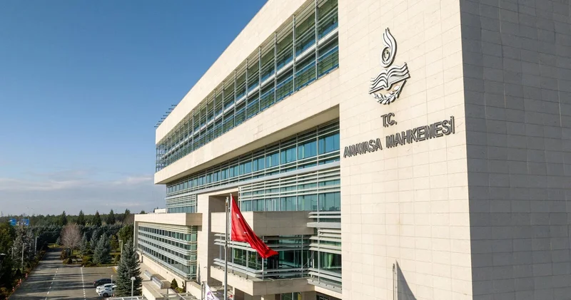 AYM den Avukatlık Kanunu ndaki disiplin cezası hükümlerine iptal