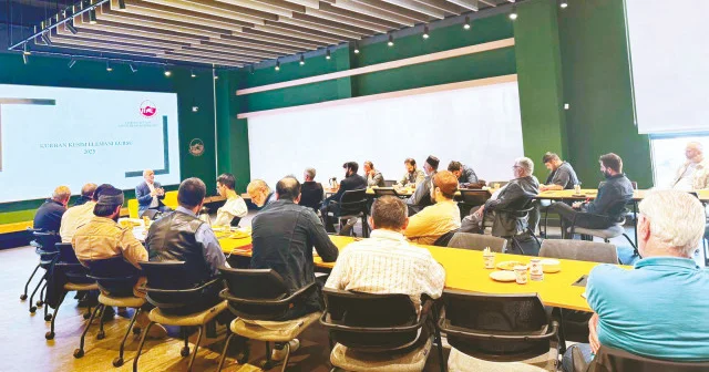 Kurban kesmenin inceliklerini öğreniyorlar Gündem Haberleri