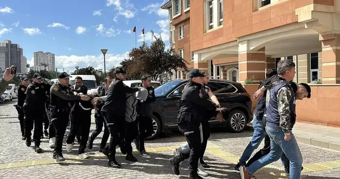 Ekipler bir tane SIM karttan yola çıktı! Milyonlarca liralık vurgun yapan yasa dışı bahis şebekesi çökertildi