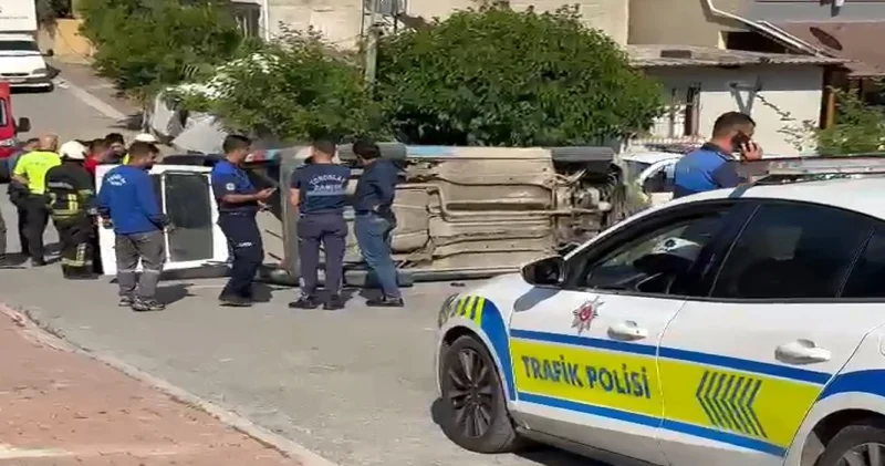 Mersin de zabıta aracı devrildi