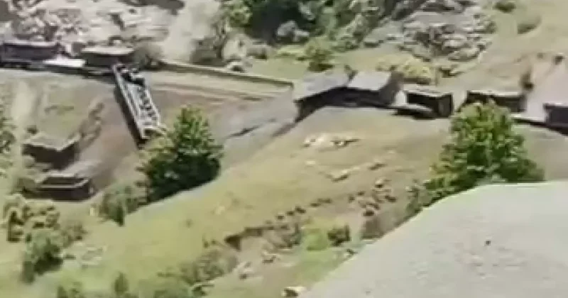 Elazığ da yük treninin 3 vagonu devrildi!