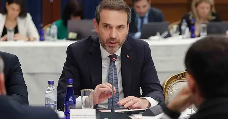 Enerji ve Tabii Kaynaklar Bakanı Bayraktar, Şam da Emevi Camisi ni ziyaret etti