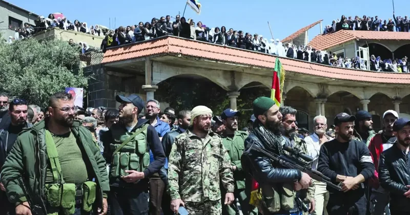 ABD li Bakan iç savaş yakın dedi, Suriye de vali rehin alındı!