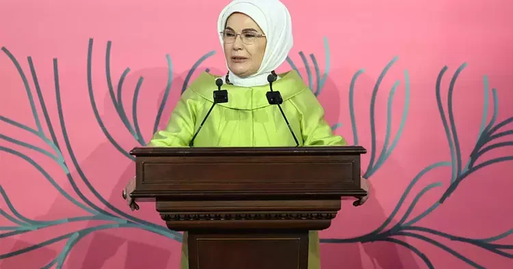 Emine Erdoğan Uluslararası Aile Forumunun galasına katıldı: Doğum sayılarının geriletilmesine geçit vermemeliyiz