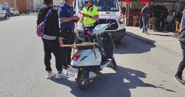 Karabük te motosikletin yayaya çarpması sonucu 2 kişi yaralandı Karabük Haberleri