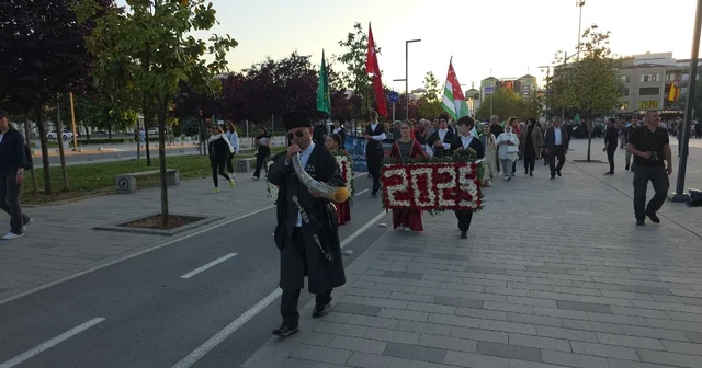 Kafkas kökenli Düzceliler, Çerkes Sürgünü nün 161 inci yılında yürüyüş düzenledi Düzce Haberleri