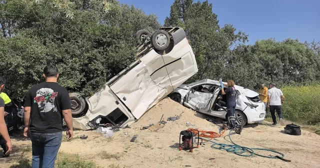 Otomobile çarpan minibüsün takla attığı kaza kamerada: 2 si ağır, 3 yaralı Bursa Haberleri
