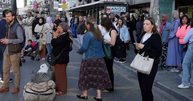 Özel halk otobüsleri kontak kapattı İstanbullu yolda kaldı: Vatandaş isyan etti VİDEO İZLE
