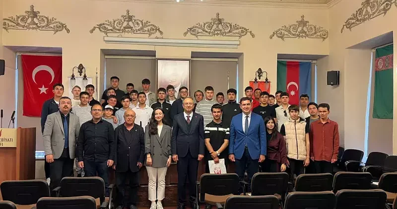 Dilovası’nda gençlere hem eğitim hem kültür desteği