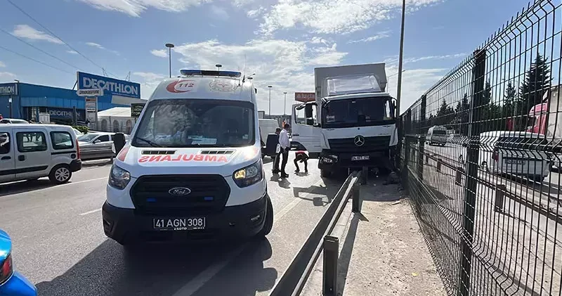 Direksiyon başında kalp krizi geçirdiği iddia edilen sürücü kaza yaptı