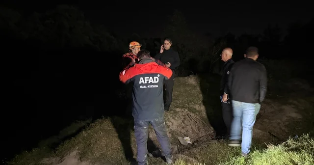 Nehirde kayıp ihbarı ekipleri harekete geçirdi; telefon ve cüzdan bulundu Sakarya Haberleri