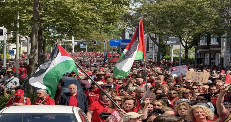 Hollanda da İsrail ile devam eden silah ticareti protesto edildi
