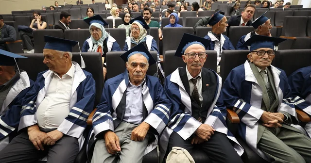 Kırklareli nde aktif yaşlanma eğitimi ne katılan huzurevi sakinleri kep attı Kırklareli Haberleri