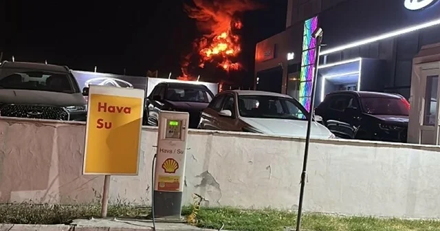 İzmir de akaryakıt istasyonunun yanındaki pimapen deposunda yangın İzmir Haberleri
