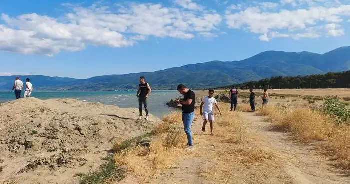 Yüzmek için İznik Gölü ne giren iki kuzenden kahreden haber! Cansız bedenlerine ulaşıldı