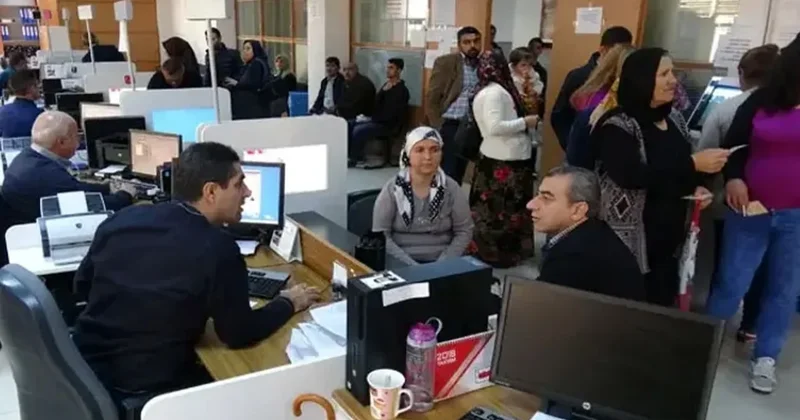 İlçe merkezlerinde kuyruk oluştu: 4 milyon kişi yetişemezse ceza yiyecek Sözcü Gazetesi