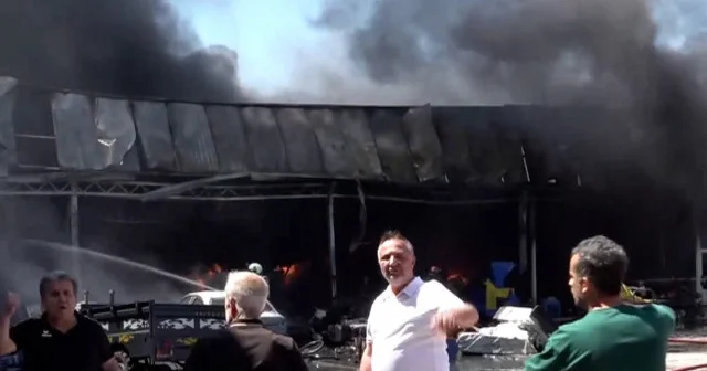 Sakarya da yedek parça deposunda yangın çıktı VİDEO İZLE