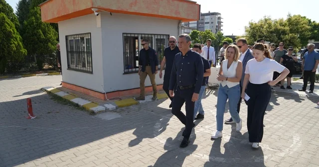 Özgür Özel, Nehir Zeyrek i yine yalnız bırakmadı Manisa Haberleri