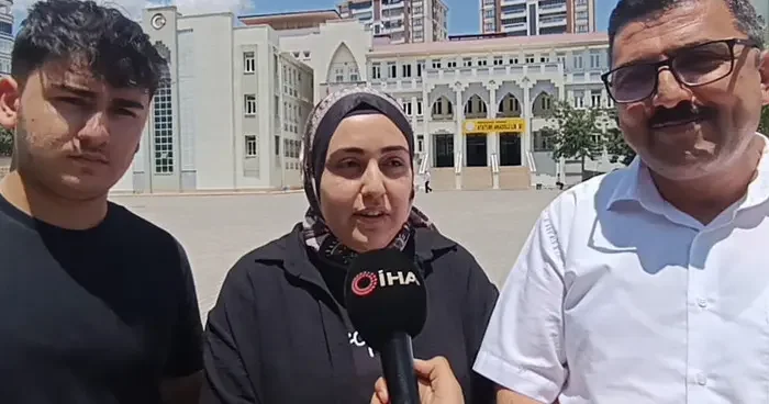 6 üniversite bitiren baba, kızıyla aynı sınıfta, oğluyla aynı okulda sınava girdi