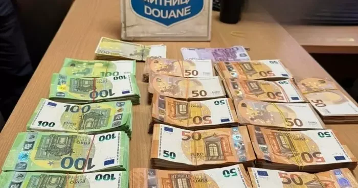 Tırlara gizlenen beyan edilmemiş 200 bin euro sınırda yakalandı