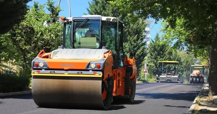 Elazığ’da yol bakım ve asfalt çalışmaları sürüyor