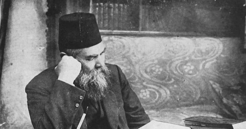 Kalemi bırakıp sopaya sarılmışlardı! İşte Ahmet Mithat Efendi ile Fazıl Hüsnü Dağlarca nın fıkralara taş çıkartacak eli sopalı o hâlleri...