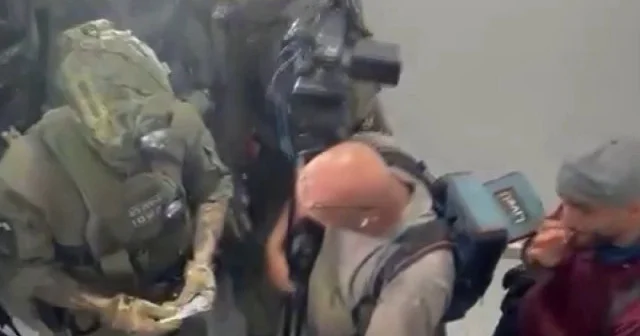 İsrail uluslararası gazetecilerin görüntü almasına engel oldu VİDEO İZLE
