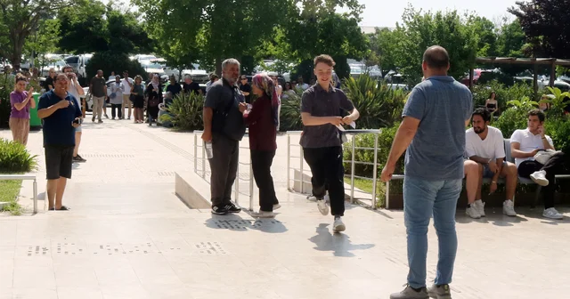 Velilerin alkışlı desteğiyle son saniyede salona girdi Antalya Haberleri