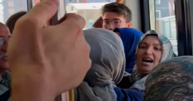 Pendik’te otobüste yer verme kavgası: Kadın yolcular birbirine girdi VİDEO İZLE