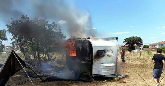 Saros ta park halindeki çekme karavan alev alev yandı Edirne Haberleri