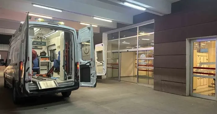 Çöp atma meselesi iki esnaf arasında döner bıçaklı kavgaya dönüştü: 1 yaralı