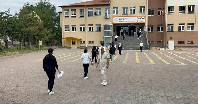 Kayseri de YKS heyecanı; 2 dakika kala koşarak geldi Kayseri Haberleri