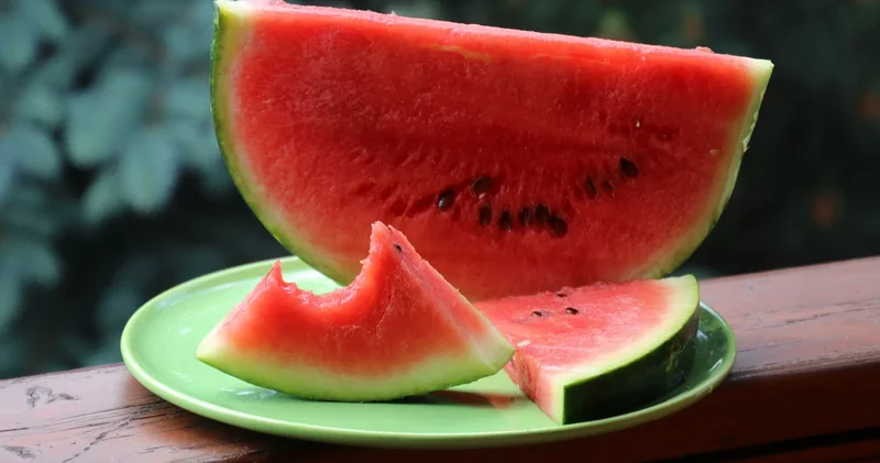Yüz tane seçseniz bir tanesi bile kelek çıkmayacak! Karpuz seçerken meğer buna dikkat etmek gerekiyormuş