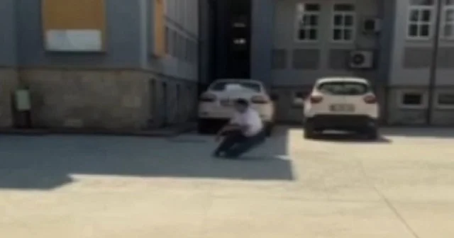 Sakarya da YKS sınavına yanlış belgeyle gelen aday baygınlık geçirdi VİDEO İZLE