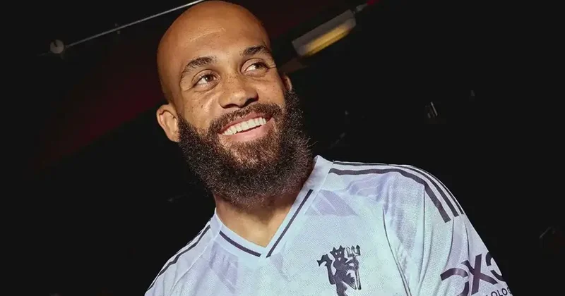 Manchester United da beklenen transfer açıklandı