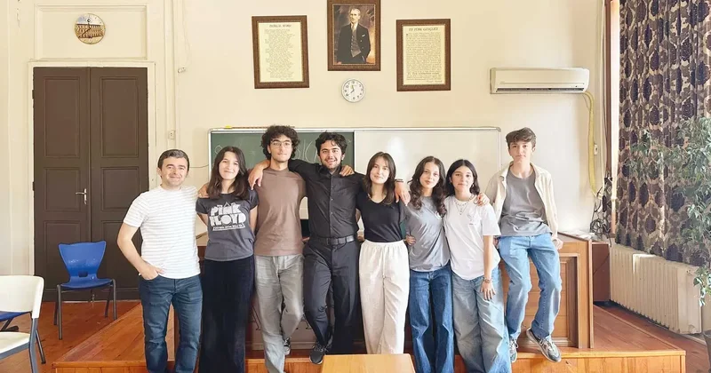 Cağaloğlu Anadolu Lisesi Cern’de deney yapacak... Daha şimdiden tarihe geçtiler